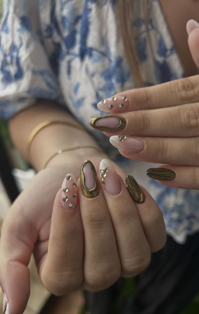 Nail art doré Flonails30
